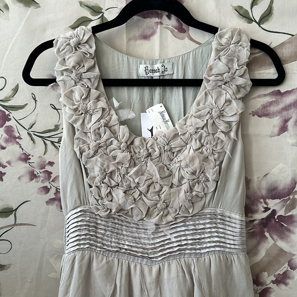 Newman Marcus grey silk chiffon asymmetrical bottom dress Party Flower applique